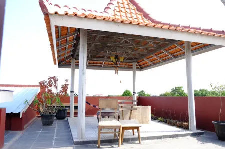 DeMulya Guesthouse Free Motorbike & Bicycle