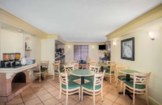 ซูเปอร์ 8 บาย วินด์แฮม อีเกิล พาส