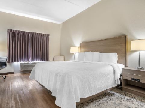 Red Roof Plus+ & Suites Vicksburg