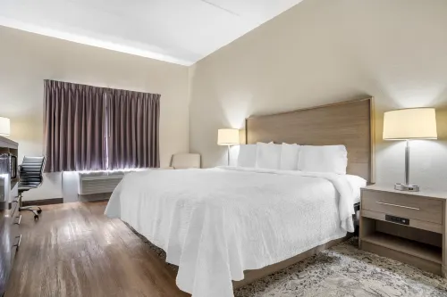 Red Roof Plus+ & Suites Vicksburg