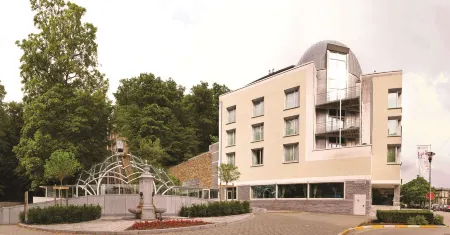 Van der Valk Hotel Spa Отели в г. Спа