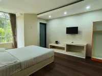 Hotel Kencana Jaya Hotels in Tahunan