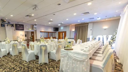 Holiday Inn Rotherham-Sheffield M1,Jct.33 Отели в г. Отон