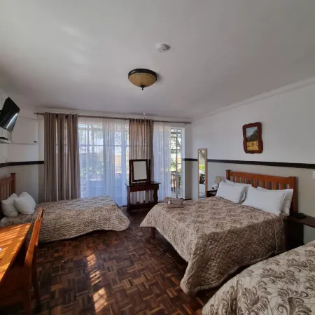 Airport Inn Bed and Breakfast Отели рядом с достопримечательностью «Императорский дворец»