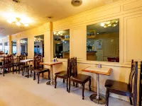 Woodlands Inn Hotels near Main Post Office