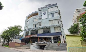 Treebo Blak & Wite Rk Beach