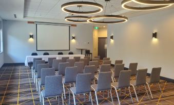 Holiday Inn Victoria – Elk Lake