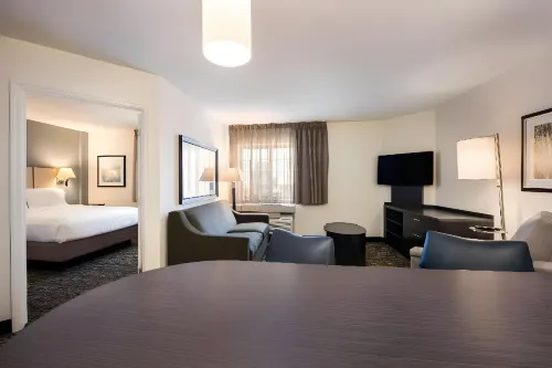 Sonesta Simply Suites Orange County Airport - parking