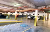 Howard Johnson by Wyndham Yerba Buena - parking