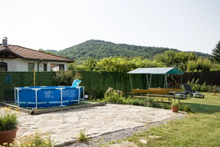 Three Bedroom House with Garden Only 10 km from Veliko Tarnovo Отели в г. Natsovtsi