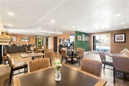 Best Western University Inn Santa Clara Отели рядом с достопримечательностью «Калифорниас Грэйт Америка»