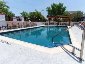 Flom Boutique Hotel