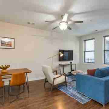 Cozysuites Musicrow Alluring 1BR w Free Parking 13 Rooms