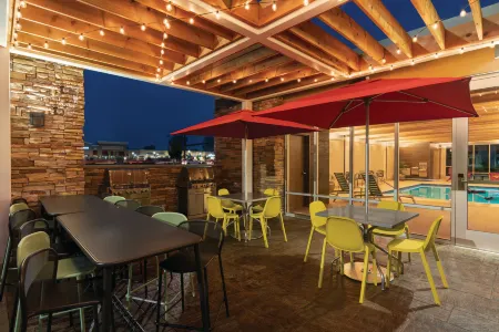 Home2 Suites by Hilton Lancaster Отели рядом с достопримечательностью «Landis Homes»