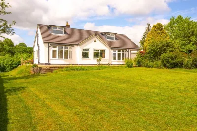 Woodbury: Country house, stunning views & hot tub