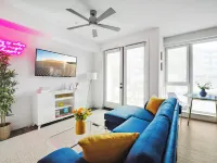 Beautiful 1-bedroom apartment in charming MdR with pool and free parking Hotels in Marina del Rey