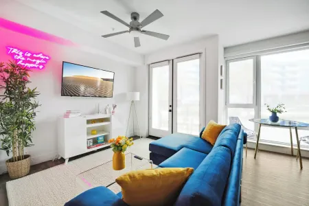 Beautiful 1-bedroom apartment in charming MdR with pool and free parking Отели рядом с достопримечательностью «Fisherman's Village»