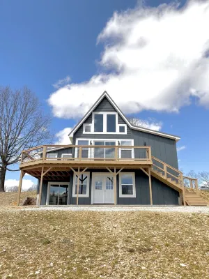 Family Cabin with Treehouse & Pond near Branson