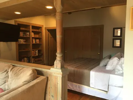 Night Owl (A) in Downtown Eurekaoptional paid parking upon request)