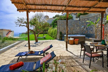 Villa Mimina - Exclusive villa with garden, Jacuzzi and sea view