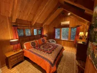 Gramma's 4BR Home, Lake, Wooded, Hot Tub, Swim, Swings, Gated Estate, Gorgeous Hotels near Pelindaba Lavender Farm