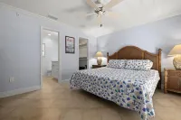 Palm Bay Club!!! Resort Living on Siesta Key!!!  Beach to Bay!!!
