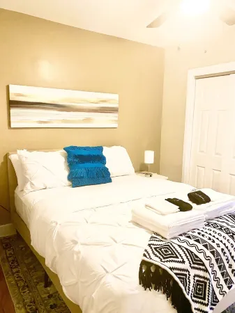 Mins from MGM, Downtown springfield, Mercy and Baystate Medical center. Отели в г. Спрингфилд