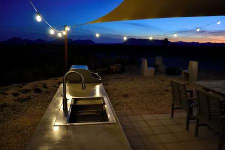 Pickleball Cabin with Outdoor Kitchen