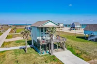 Sleeps 10- Beach House Steps to the Beach! 6 seat golf cart available!