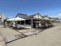 Beautiful modern apartment 1 min from beach