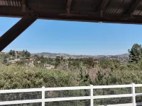 Ranch Style free standing 1 bedroom home with its own yard and view Hotel a Orange