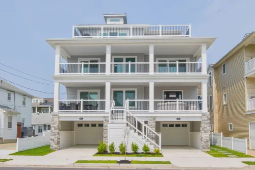 Brand New, 10 houses from beach/boardwalk, AMAZING BEDS!