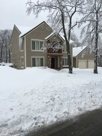 Beautiful 5 Bedroom House in Hidden Valley