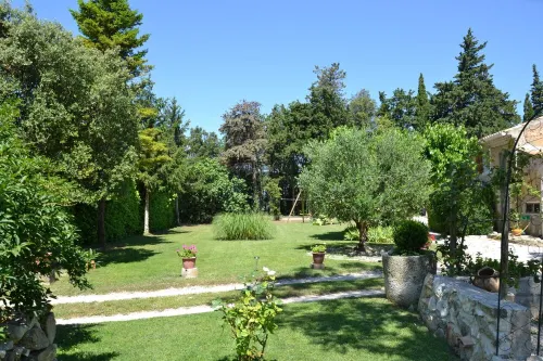 Rental cottage in Bédoin at the foot of Mont Ventoux Hotels in Bedoin