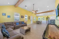Private Pool Oasis, Game Room, Walk to Beach & Pet Friendly