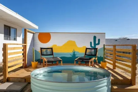 Cowboy Pool, Spa, View, 1 acre Escape, Joshua Tree Отели рядом с достопримечательностью «Юкка Вэлли Элементари Скул»