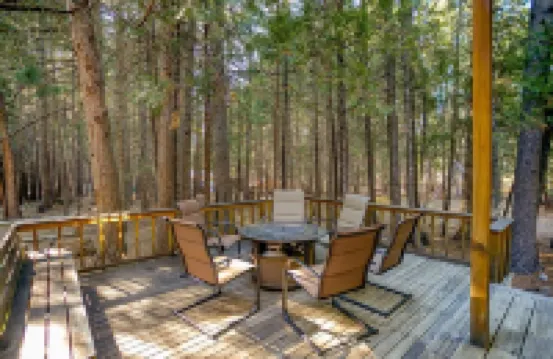Upscale Mountain Retreat • 9 Miles to Lassen National Park • EV Charging