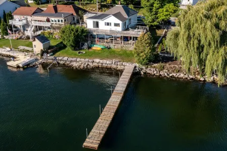 Waterfront cottage 3bdrm