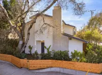 Spacious 5-bedroom Beach Home w/ Spa, Sauna+ Game Room ~ Walk to the beach! Hotels in East Beach