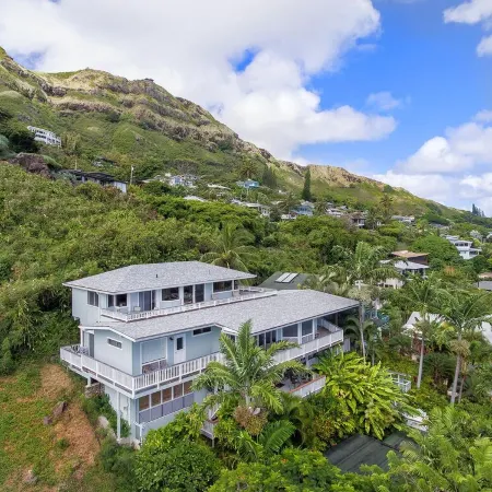 Penthouse Living in Beautiful Lanikai – 2 Bedrooms, 1 Bathroom, Ocean Views