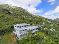 Penthouse View in Coveted Lanikai!  2 Bed 1 Bathroom.