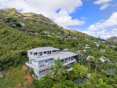 Penthouse View in Coveted Lanikai!  2 Bed 1 Bathroom. Hotels in Kailua
