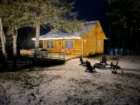 #1 Cabin~Walk to Wisp! Lake Access & Dock! Hot Tub~Game Room~Fire Pit & Dogs OK! Hotels in McHenry