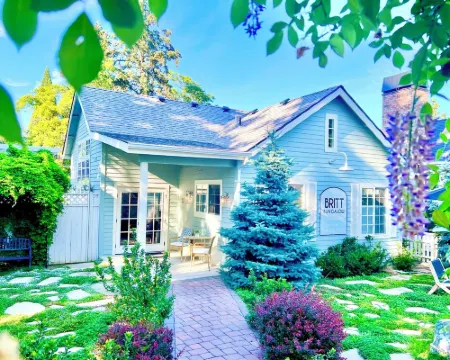 Spa Like Stay at the Award Winning Britt Bungalow in the Heart of Jacksonville 杰克遜維爾酒店