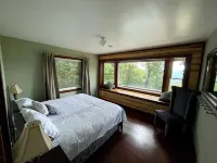 Romantic & Secluded!  Blowing Rock, Views, Hot Tub - the Secret Shack