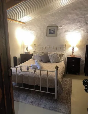 BnB Rural Country Blues Cottage 1 acre retreat