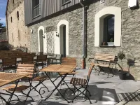 Helle Dachgeschoßwohnung mit Kamin