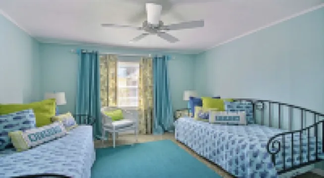 SOUTH BEACH & PARK Just a Hop Skip & Jump • CORAL COTTAGE • Fun Seaside Vero