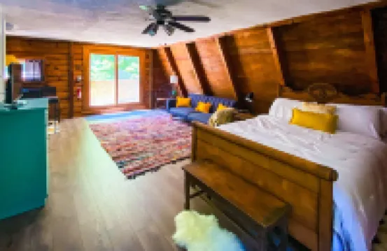 Cozy Loft Cabin high above Bashakill Wildlife Refuge