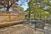 Peoria Heights Haven on the Trail- A Wooded Retreat Close to the Restaurants Hotels in Peoria Heights